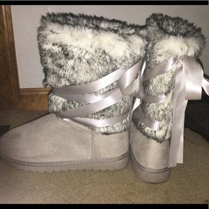 Gray Bow tie boots